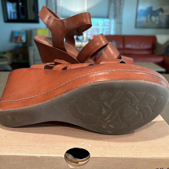 Kork-Ease wedge in beautiful brown. Worn once. Perfect condition, original box. - Picture 4 of 4